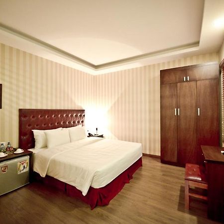 Night Hotel Hanoi Room photo