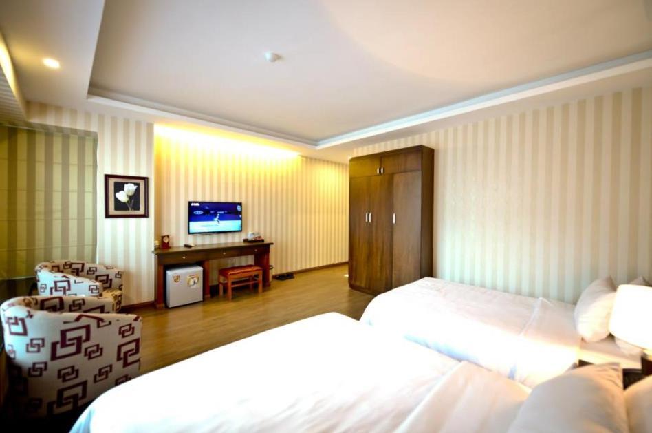 Night Hotel Hanoi Room photo