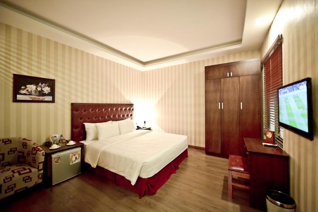 Night Hotel Hanoi Room photo