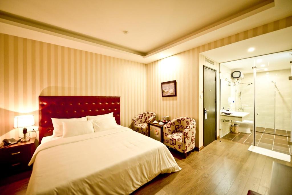 Night Hotel Hanoi Room photo